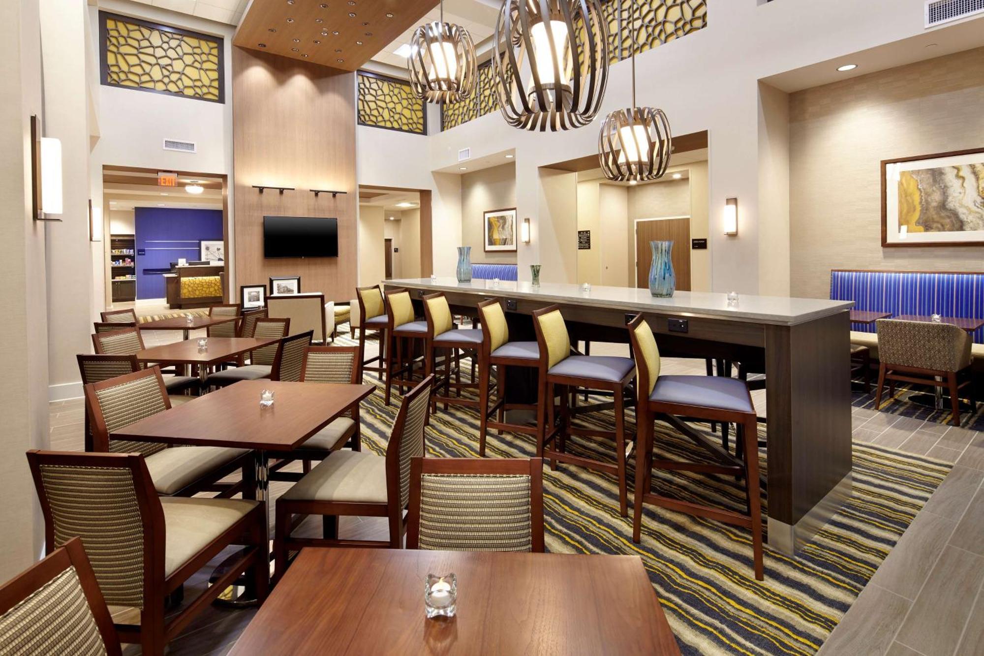 Hampton Inn & Suites Pittsburgh Airport South/Settlers Ridge Robinson Township Exterior foto